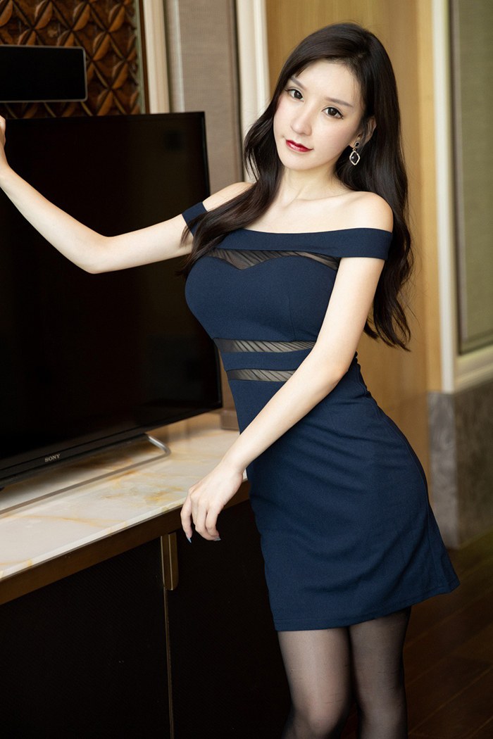 羞涩御姐周于希美腿蜜臀露肩诱惑-IS