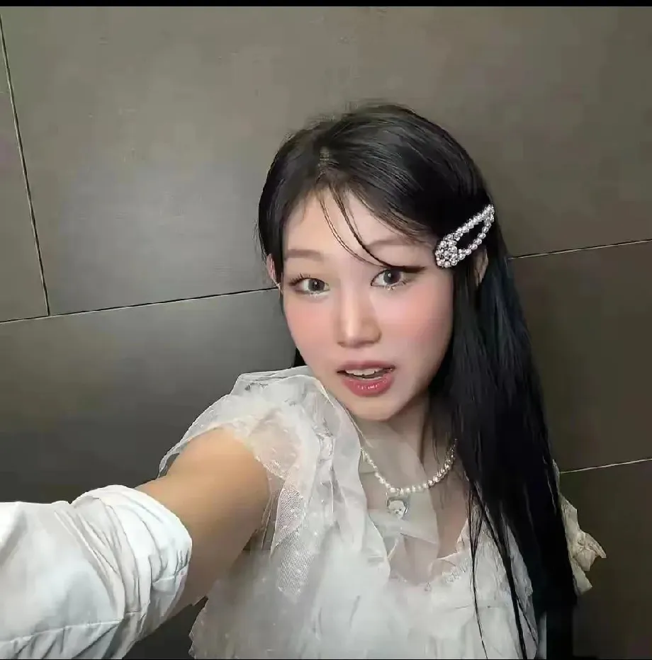 韩国的包装确实高明!小沈阳的女儿沈佳润越来越像韩国偶像张元英,看起来非常漂亮!-IS 韩国的包装确实高明!小沈阳的女儿沈佳润越来越像韩国偶像张元英,看起来非常漂亮!-IS