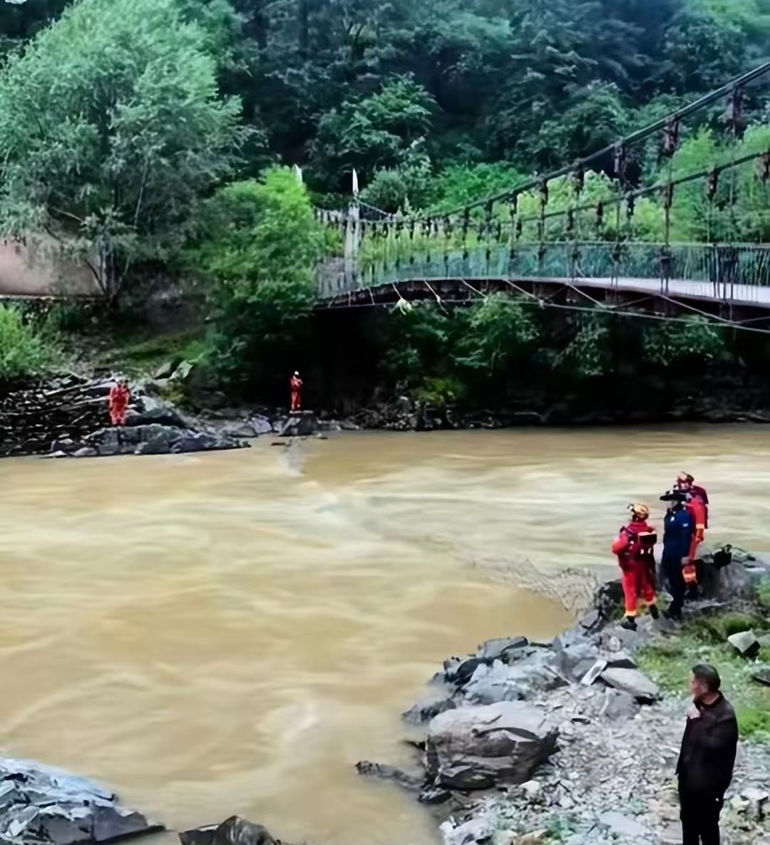 阿坝旅游小姑妈找到了，年仅31岁，被冲远20公里，丈夫：我不怪你-IS